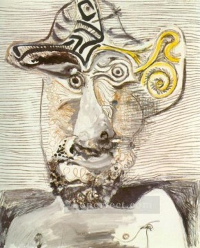 Buste d homme au chapeau 1972 Cubists Oil Paintings